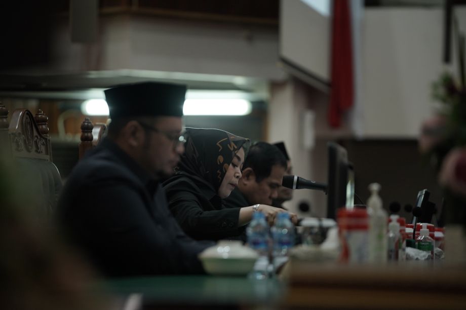 Fraksi-Fraksi DPRD Prov. Kalbar Sampaikan Pemandangan Umum atas Penjelasan Gubernur terkait Raperda APBD TA 2023